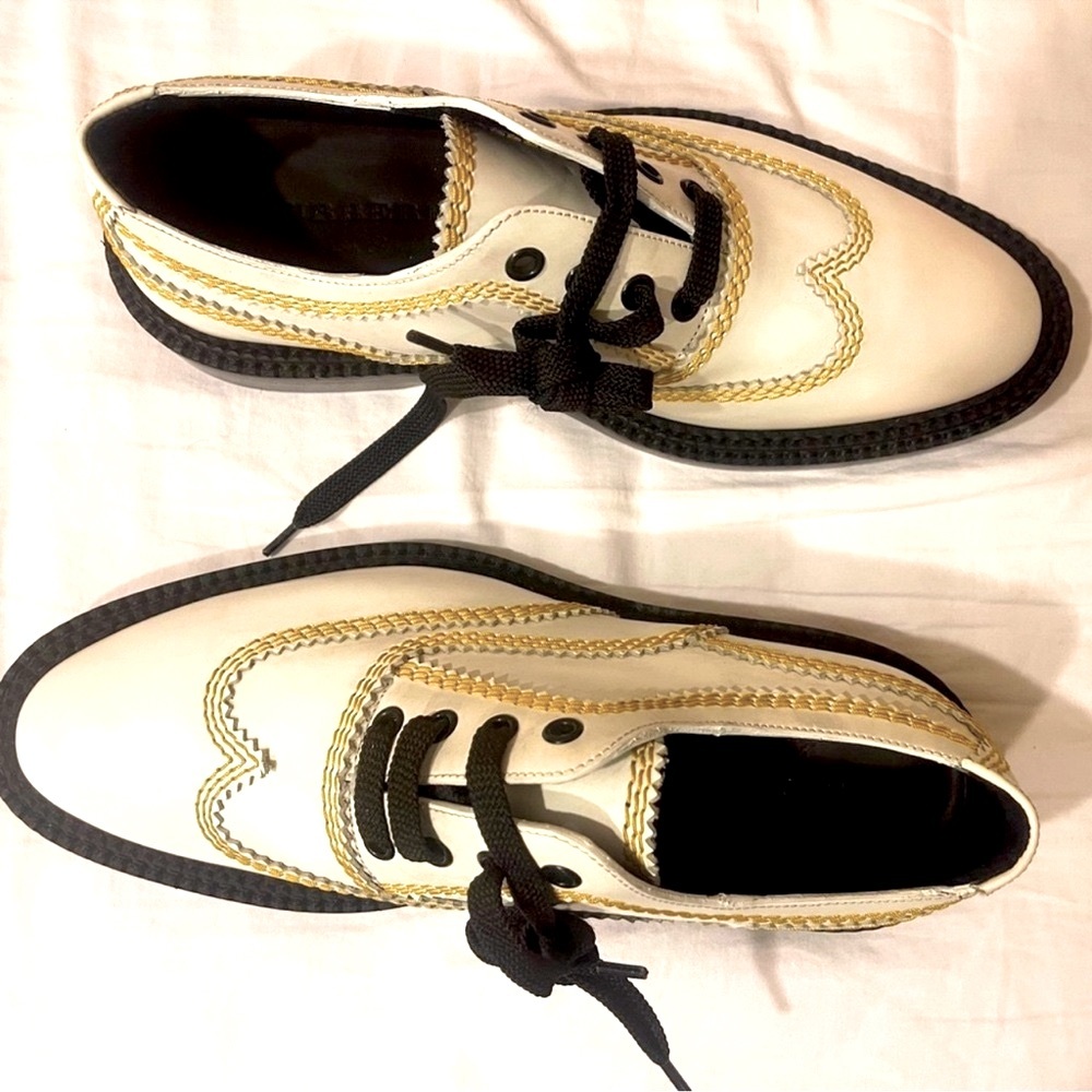 Burberry Stylish leather Cream and Black Women’s Shoes
NWOT - Picture 4 of 14